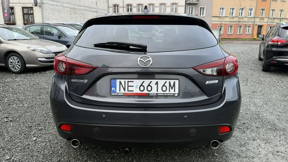 MAZDA 3 -