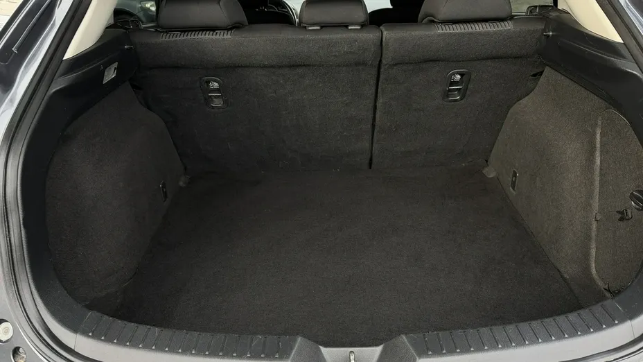 MAZDA 3 -