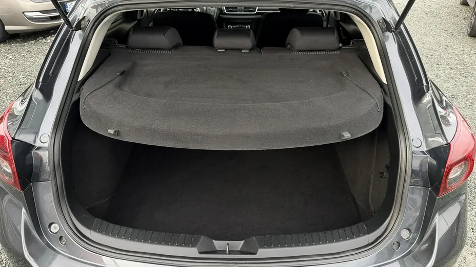 MAZDA 3 -