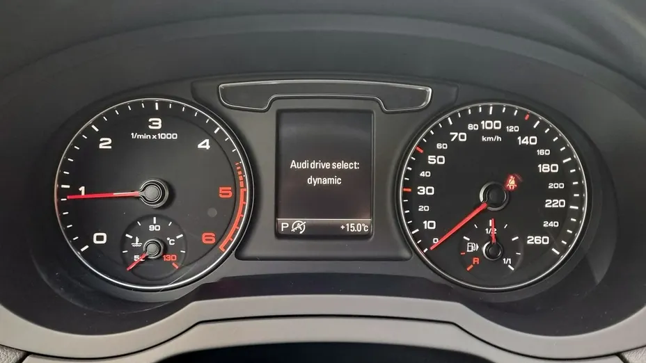 AUDI Q3 -