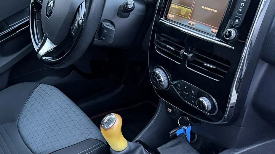 RENAULT Clio -