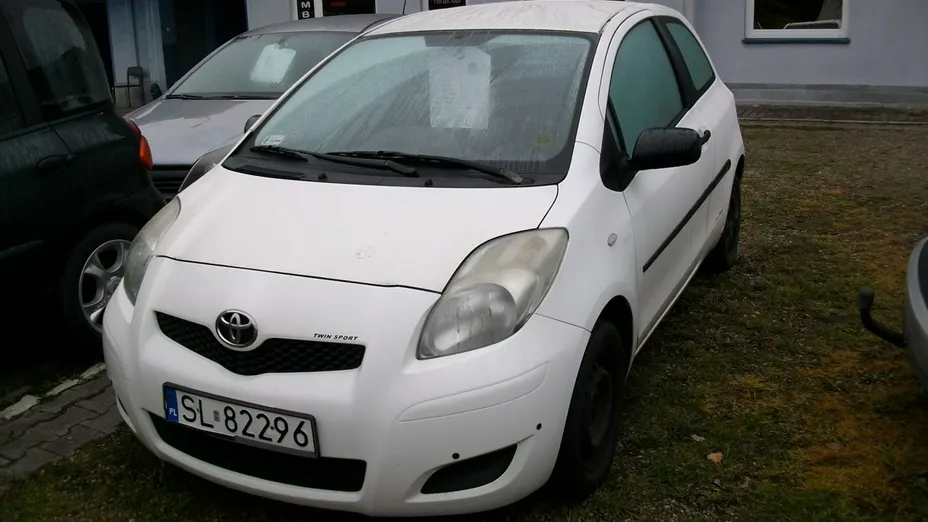 TOYOTA Yaris -