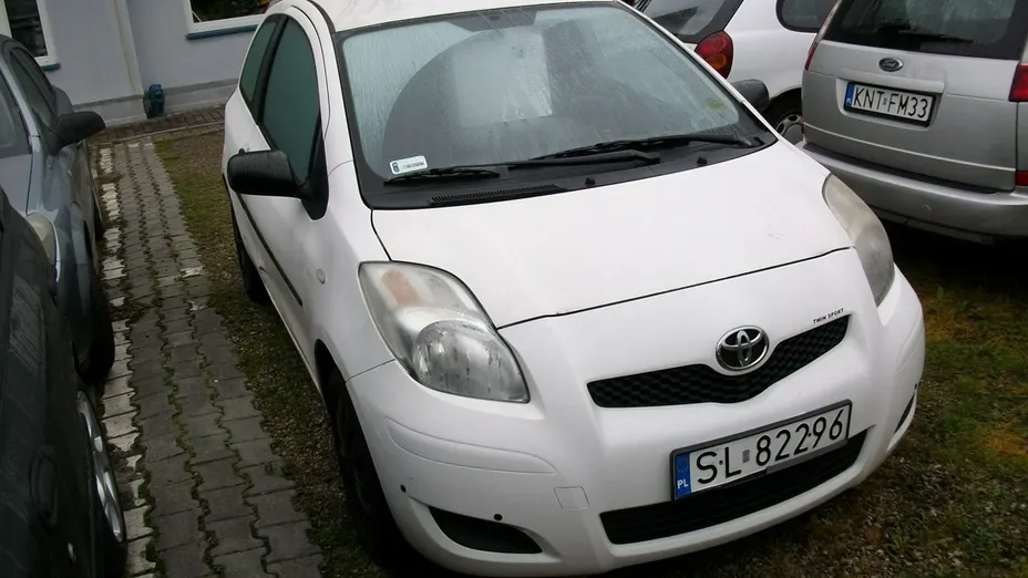 TOYOTA Yaris -