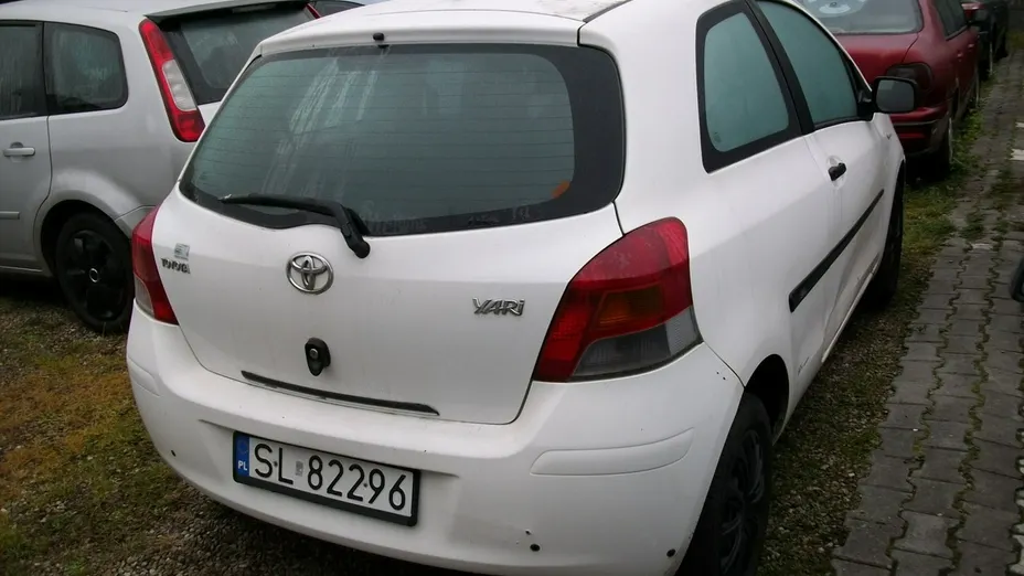TOYOTA Yaris -
