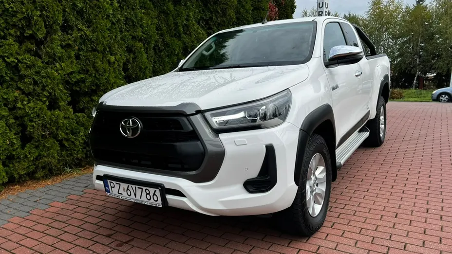 TOYOTA HiLux -