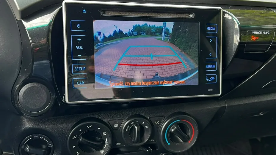 TOYOTA HiLux -