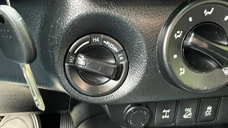 TOYOTA HiLux -