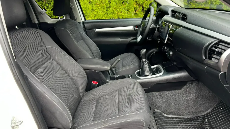 TOYOTA HiLux -