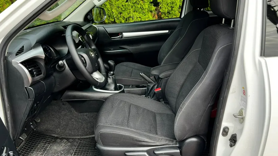TOYOTA HiLux -