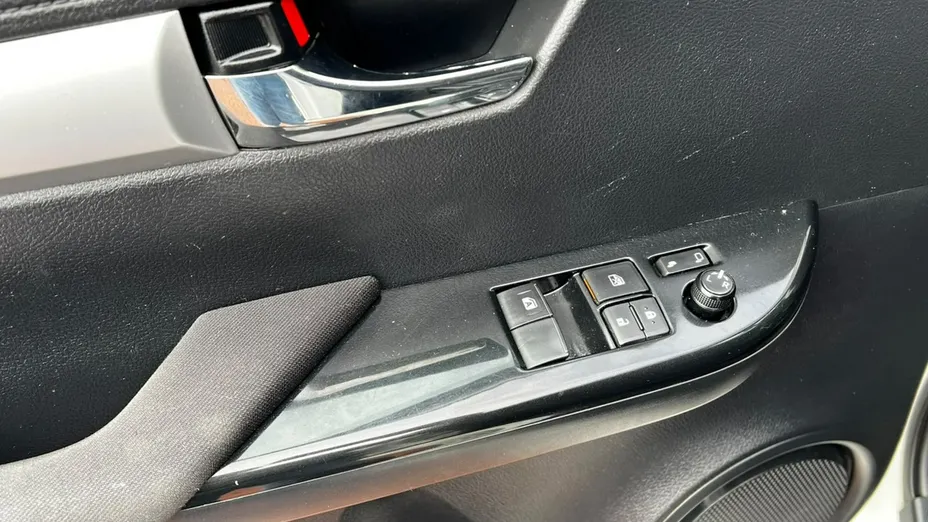 TOYOTA HiLux -