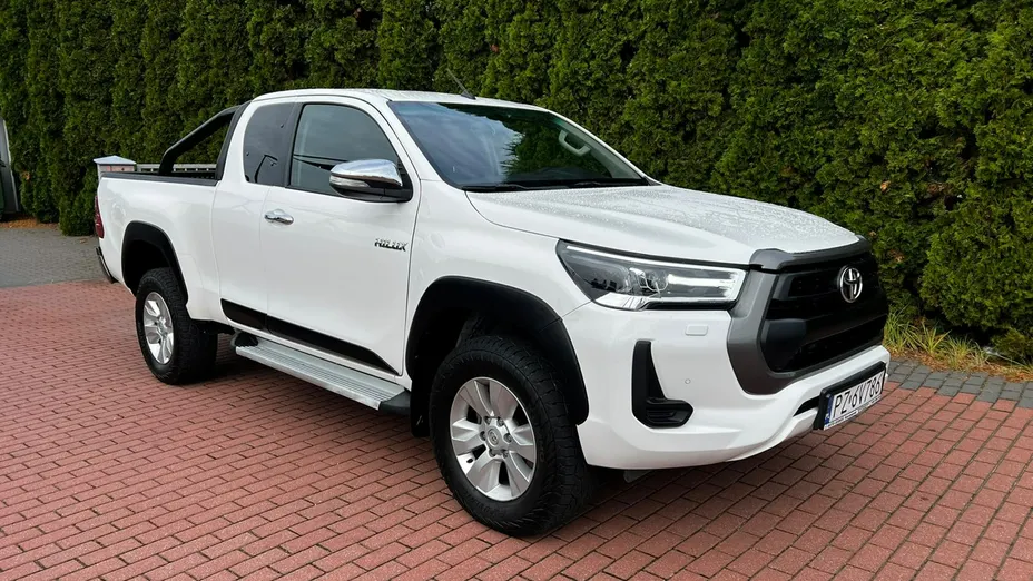 TOYOTA HiLux -