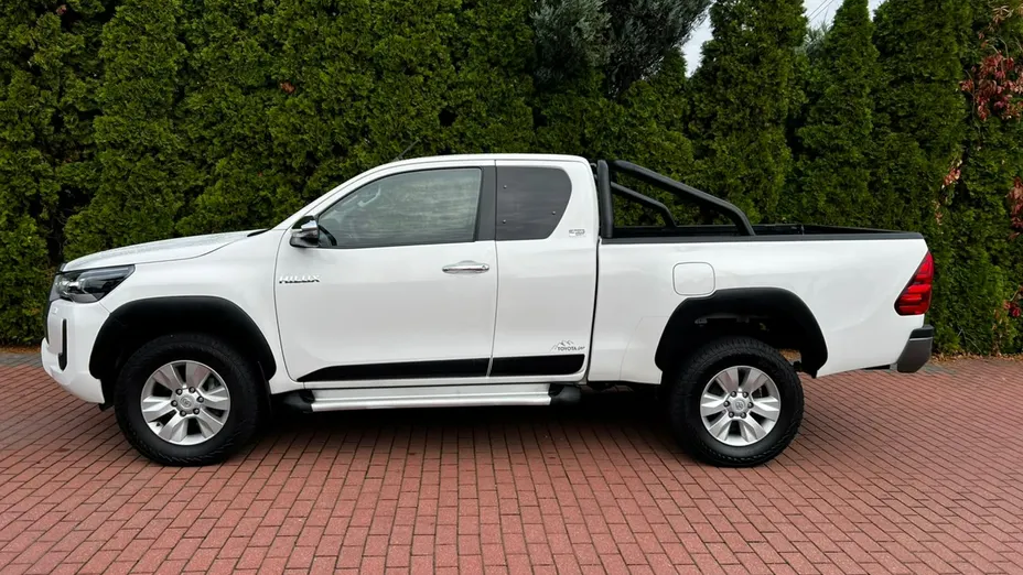 TOYOTA HiLux -