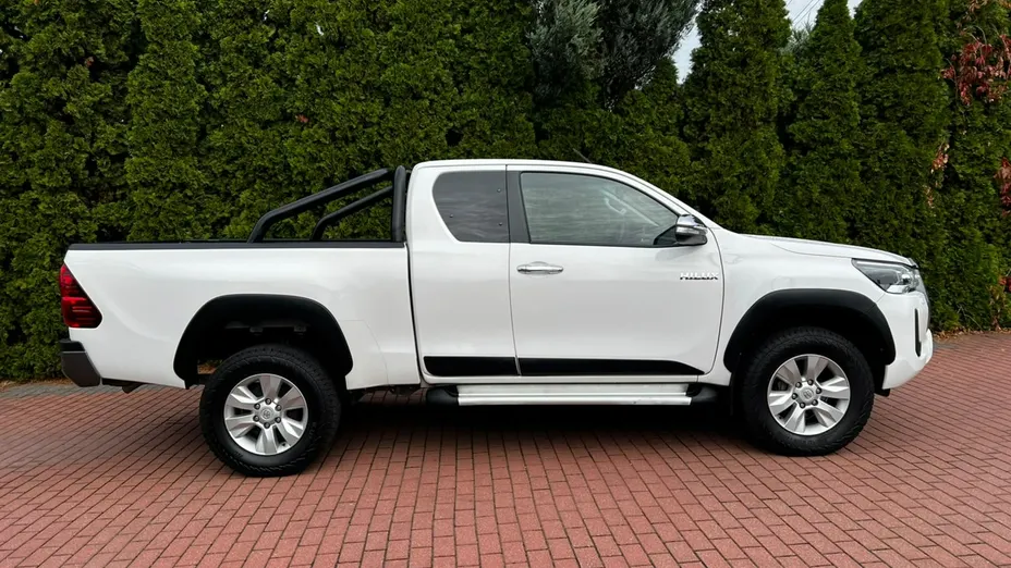TOYOTA HiLux -