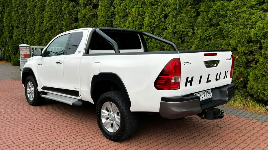 TOYOTA HiLux -