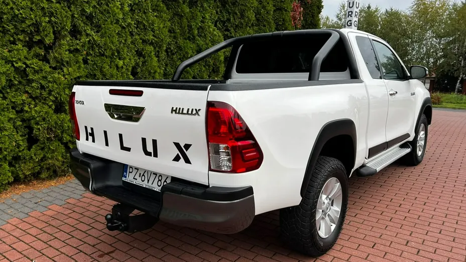 TOYOTA HiLux -