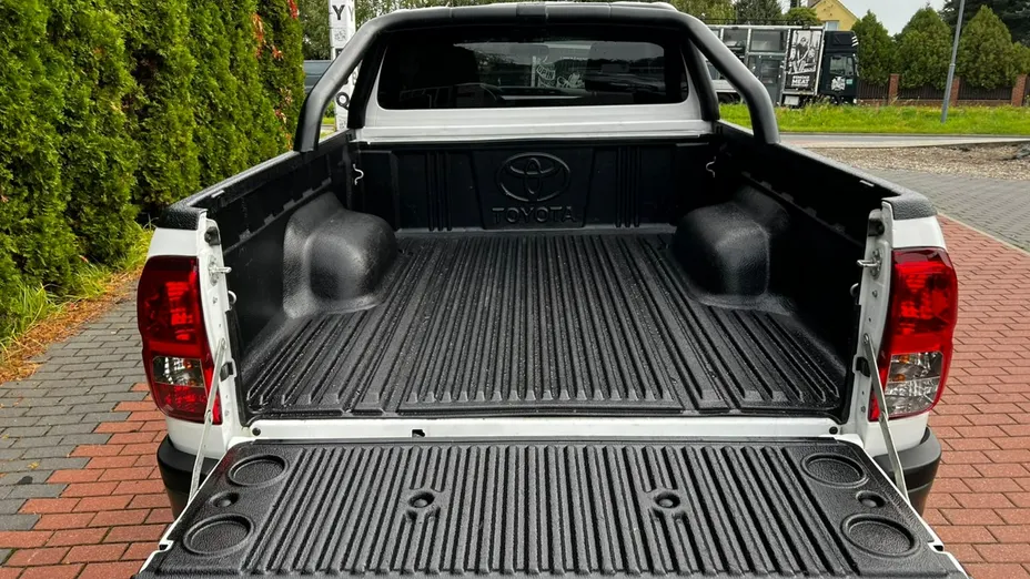 TOYOTA HiLux -