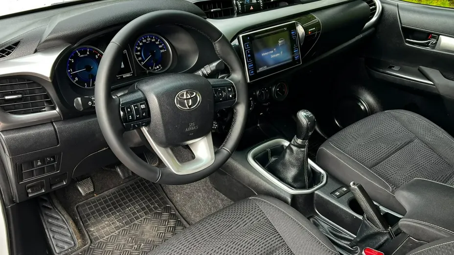 TOYOTA HiLux -