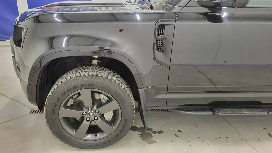 LAND ROVER Defender -