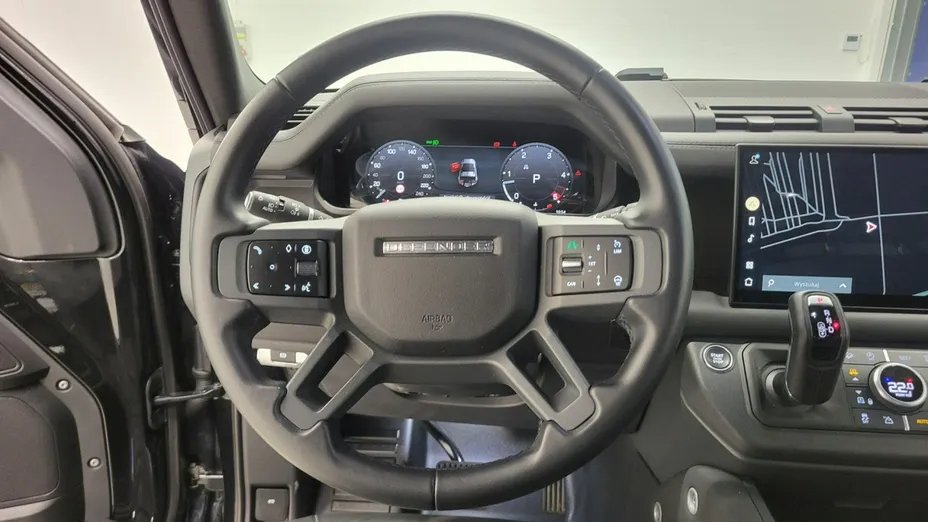 LAND ROVER Defender -