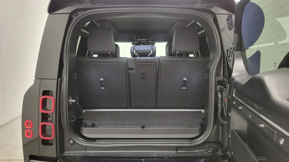 LAND ROVER Defender -