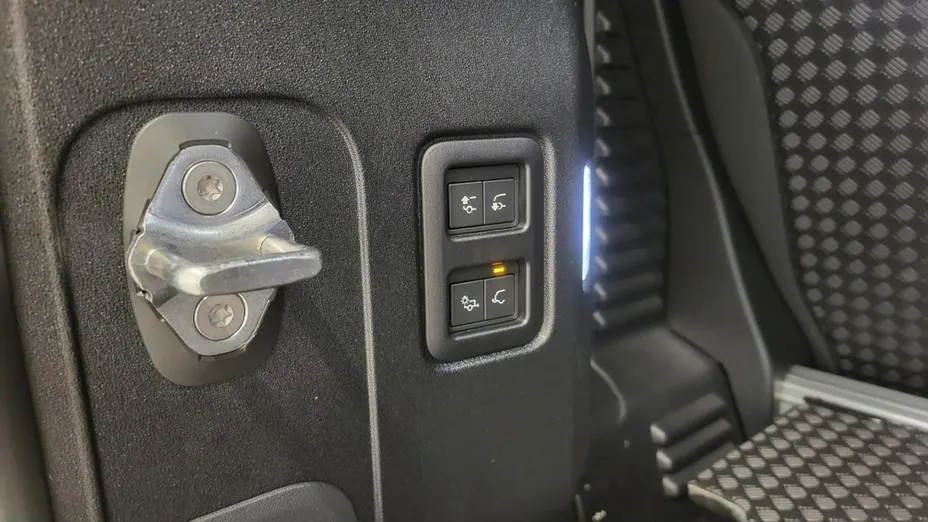 LAND ROVER Defender -