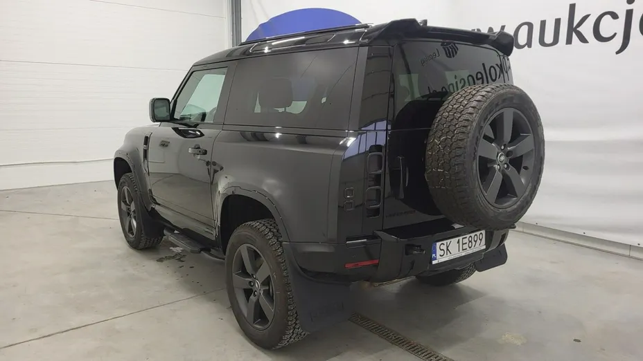 LAND ROVER Defender -