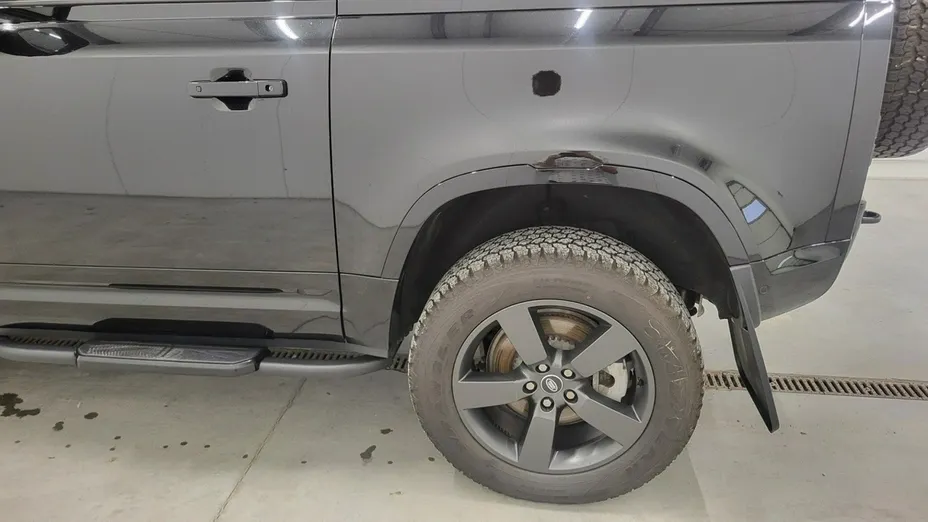 LAND ROVER Defender -