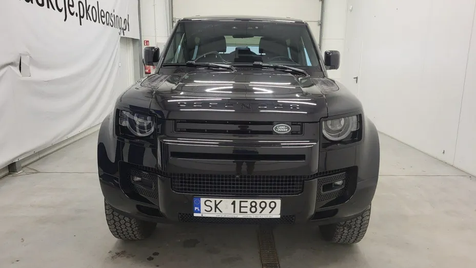 LAND ROVER Defender -