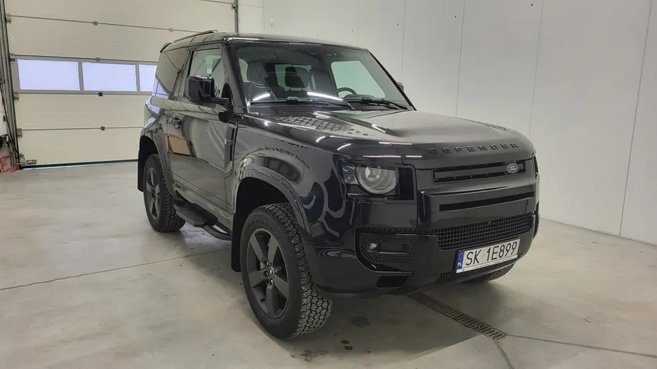 LAND ROVER Defender -