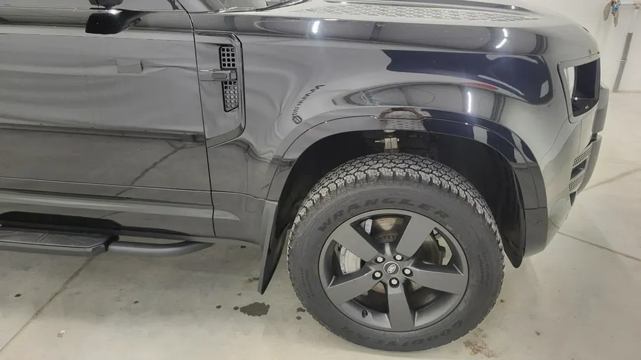 LAND ROVER Defender -
