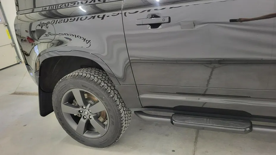 LAND ROVER Defender -