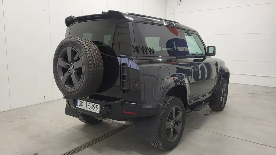 LAND ROVER Defender -