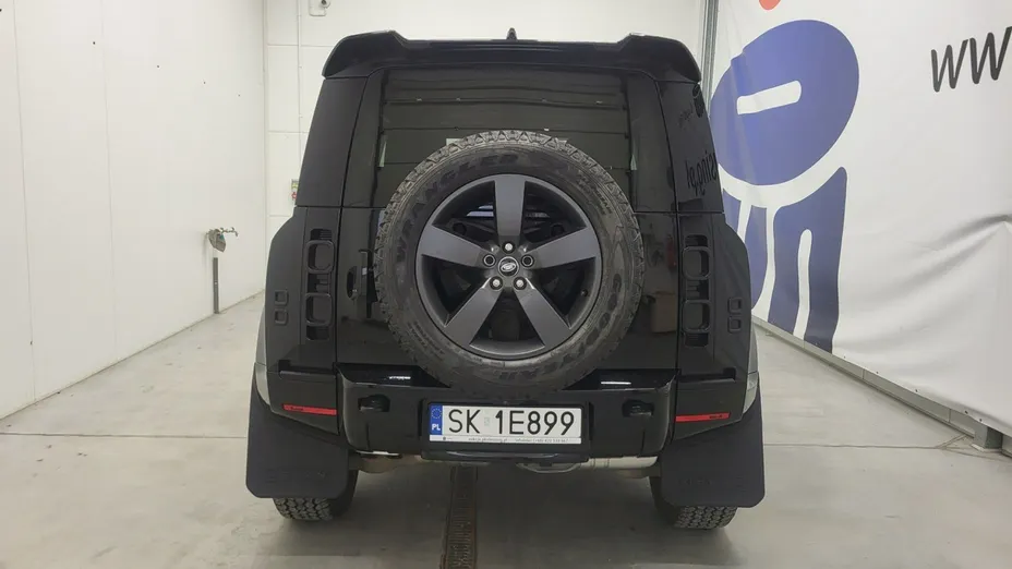 LAND ROVER Defender -