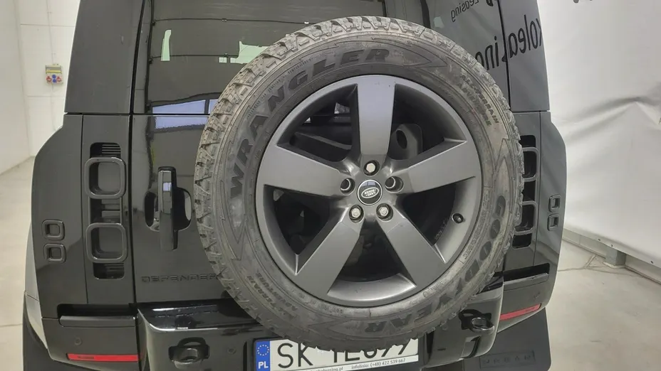 LAND ROVER Defender -