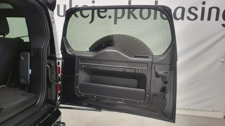 LAND ROVER Defender -