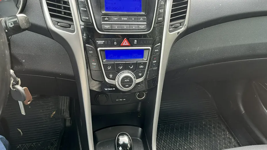 HYUNDAI i30 -