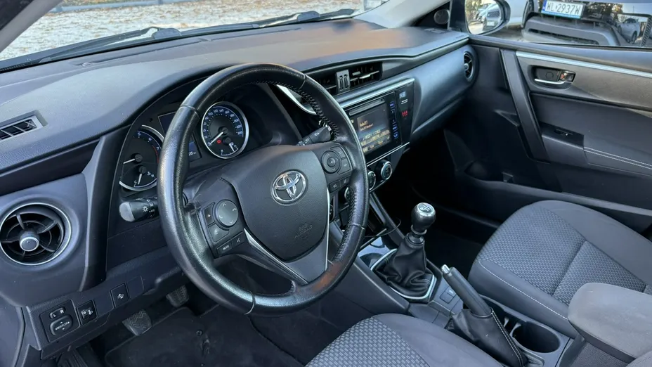 TOYOTA Corolla -