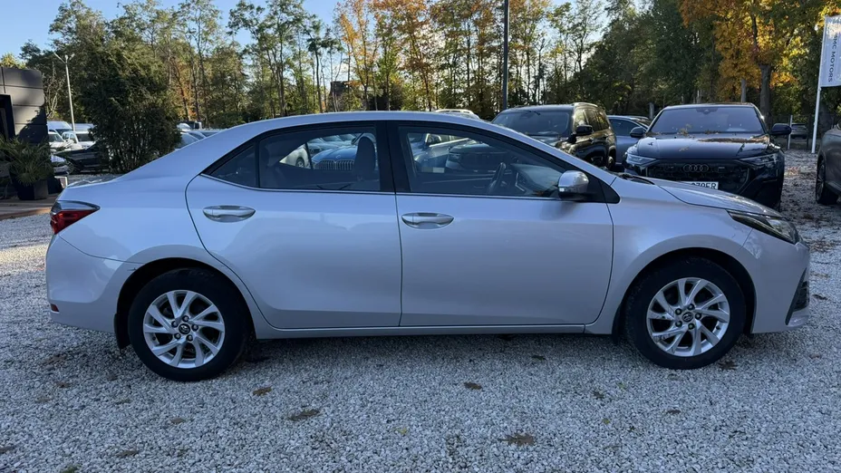 TOYOTA Corolla -