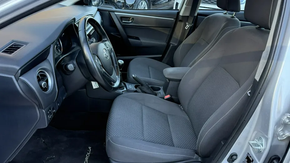 TOYOTA Corolla -