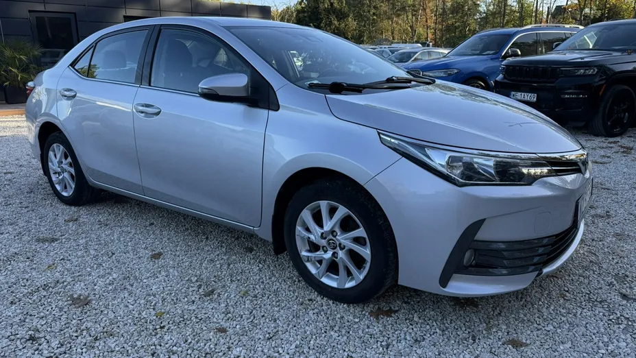 TOYOTA Corolla -