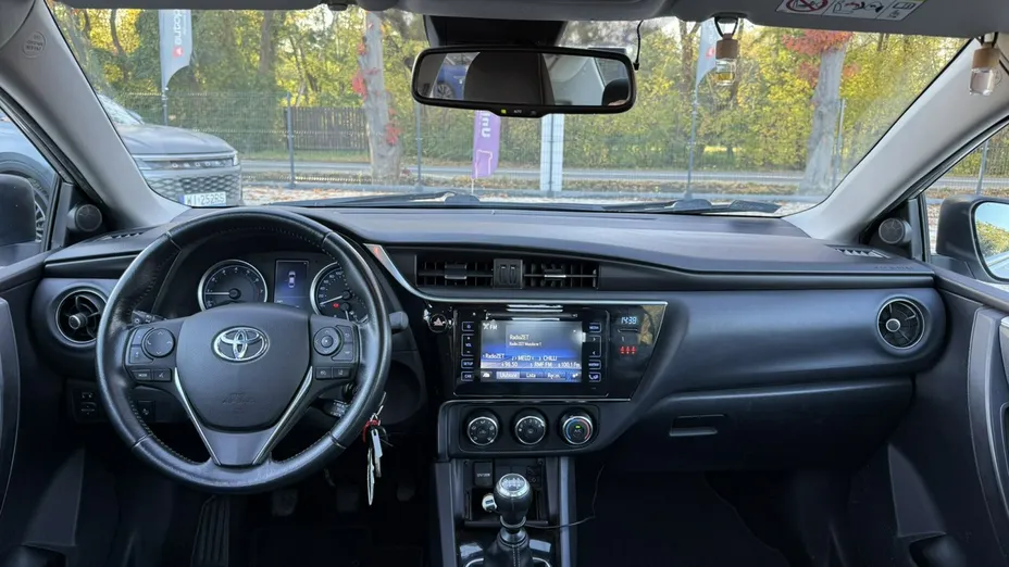 TOYOTA Corolla -
