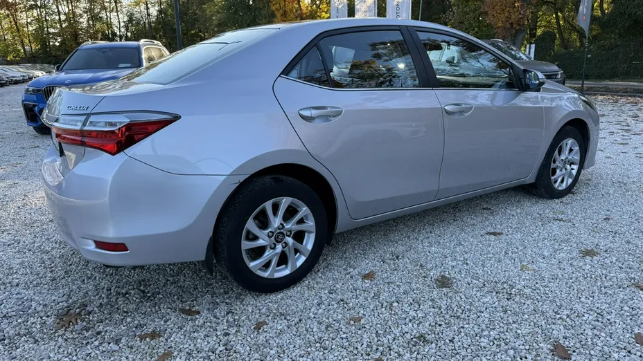 TOYOTA Corolla -