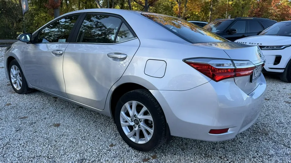 TOYOTA Corolla -