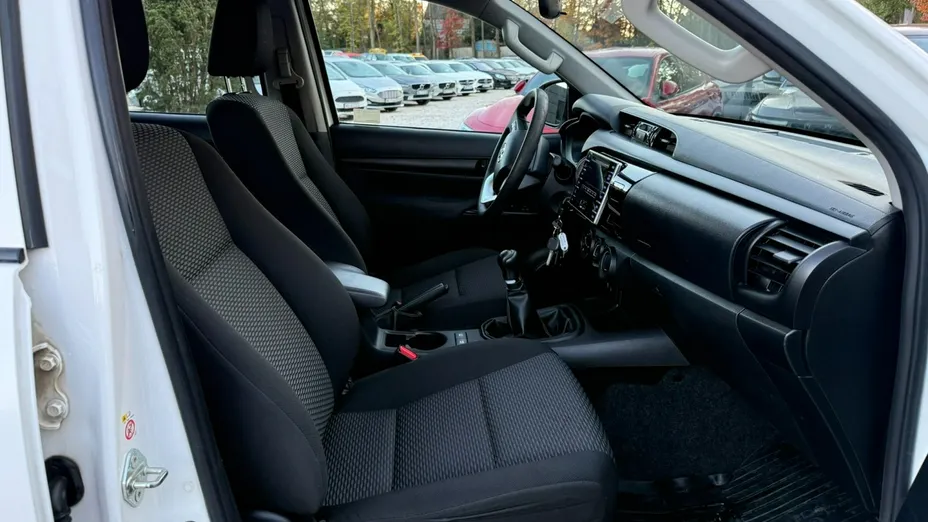 TOYOTA HiLux -