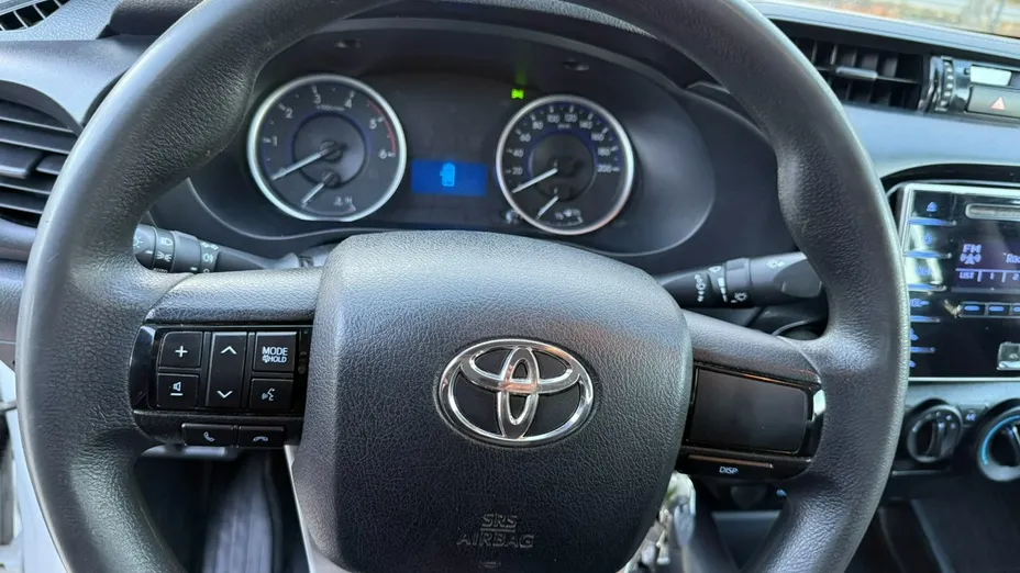 TOYOTA HiLux -
