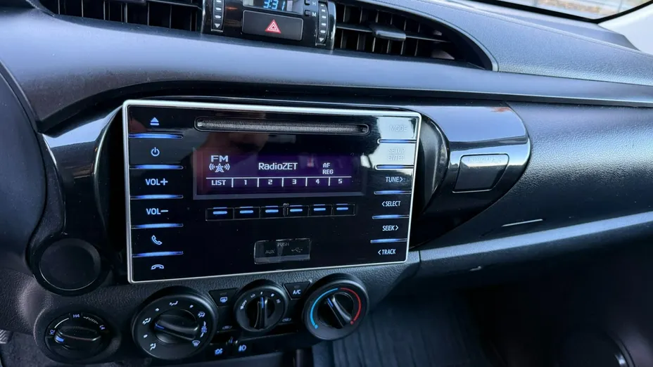 TOYOTA HiLux -