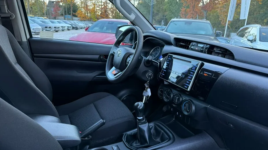 TOYOTA HiLux -