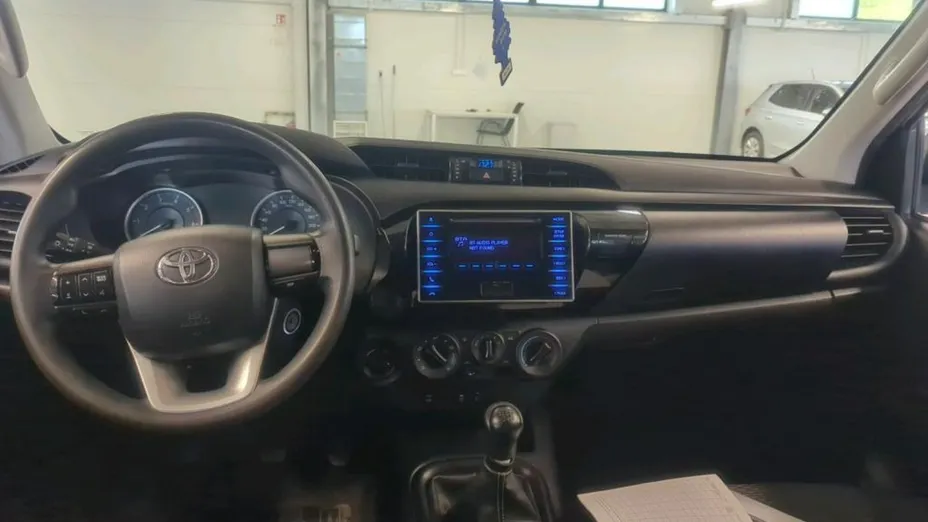 TOYOTA HiLux -