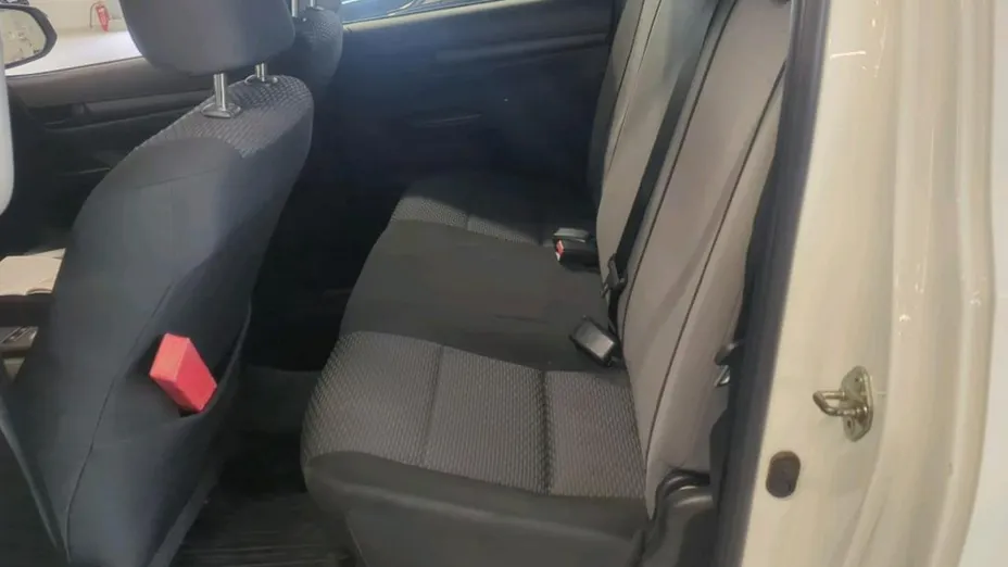 TOYOTA HiLux -