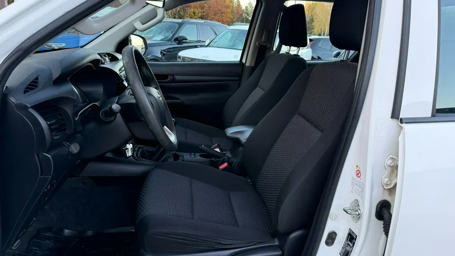 TOYOTA HiLux -
